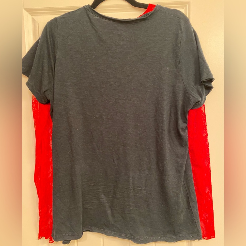 NWT Chaser ‘This Girl Loves Presents' Tee - Picture 3 of 7